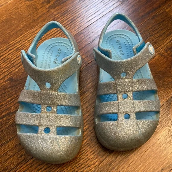 CROCS- Tinted Glass Elsa sparkle kids metallic blue Fisherman closed toe sandals - Picture 1 of 16